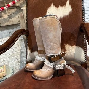 Gorgeous FREEBIRD boots. Worn one time for pictures